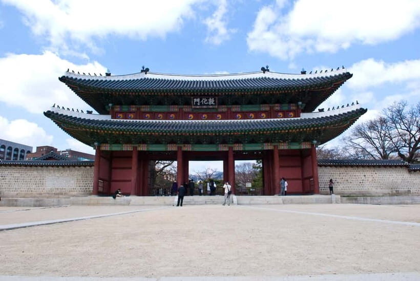 Seoul: UNESCO Sites tour: Palace, Shrine & Bukchon Village - Tuesday or closure days: Insadong and Namsangol swaps