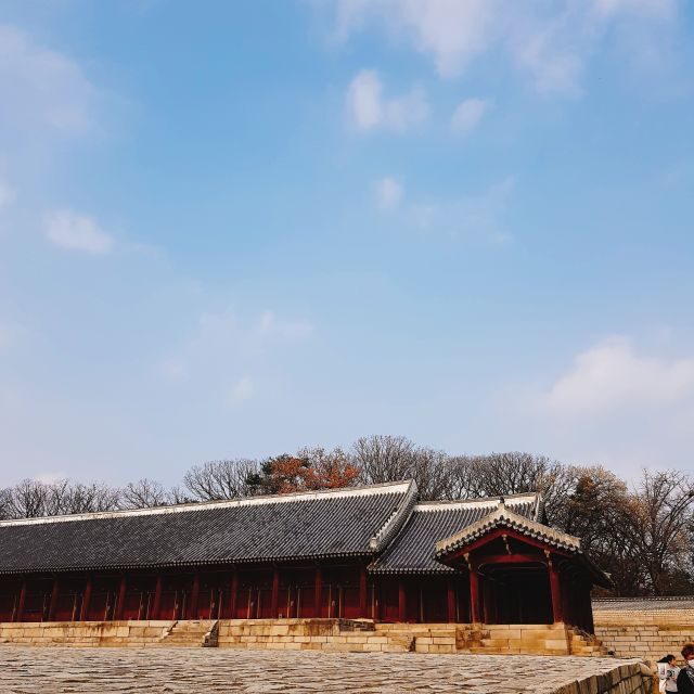 Seoul: UNESCO Sites tour: Palace, Shrine & Bukchon Village - Lunch break: plan on paying for food