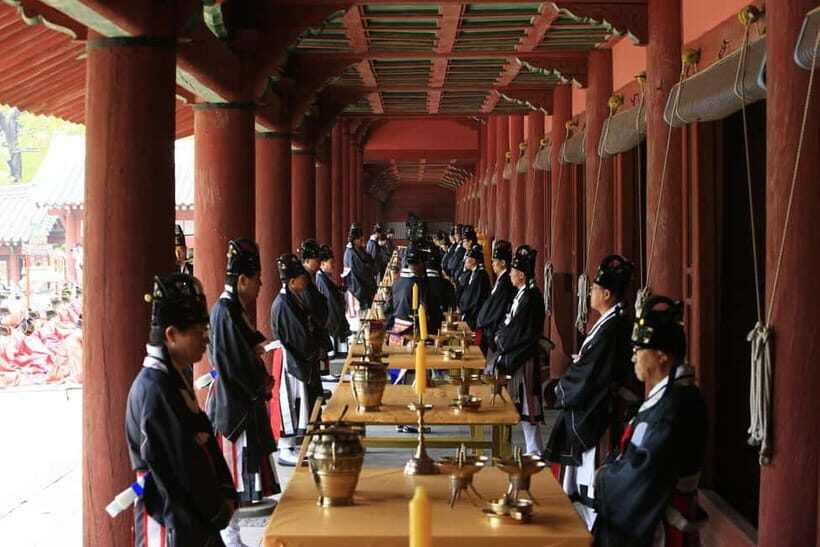 Seoul: UNESCO Sites tour: Palace, Shrine & Bukchon Village - Bukchon Hanok Village in the morning: more than just pretty streets