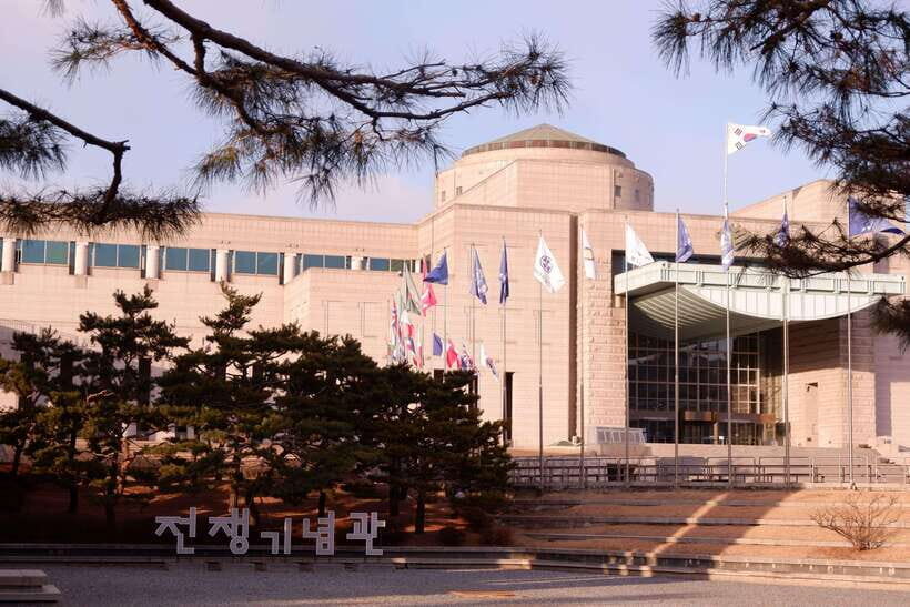 Seoul: War Memorial, Jogyesa Temple & Tapgol Park Tour - National Museum of Korean Contemporary History: Four Halls That Put the Pieces Together