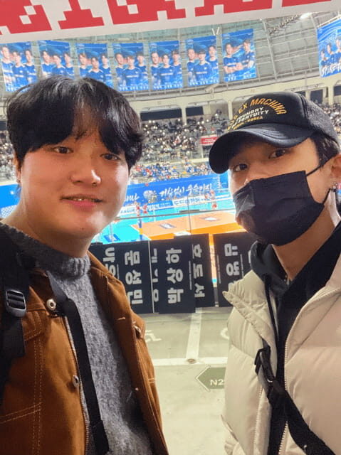 Seoul: Watching Sports Match & Local Food Experience - Match time in the stands: chants, sing-alongs, and learning the rhythm fast
