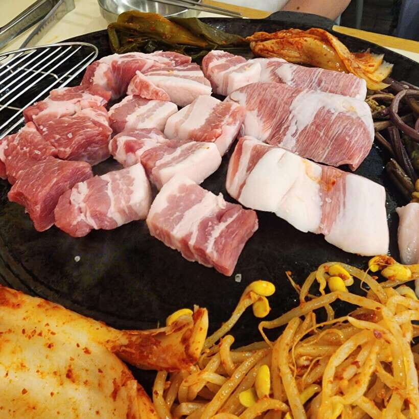 Seoul: Wine & Korean BBQ, Perfect Pairing Dinner in Sinchon - Korean BBQ Meets Wine Pairing: How the Guide Makes It Make Sense