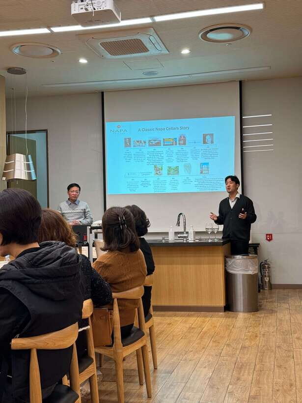 Seoul: Wine & Korean BBQ, Perfect Pairing Dinner in Sinchon - The Walk to Dinner: Why a Short Stroll Beats a Hard Schedule