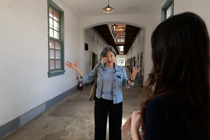 Seoul’s Hidden Dark History Guided Tour of Seodaemun Prison - Stop 1 at Dongnimmun Gate: why the tour starts in 1890