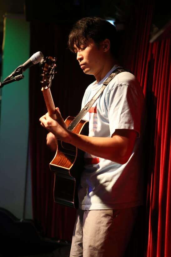 Seoul’s Stars: Open Mic with Local & International Talent - Food and cocktails: the deal you’ll feel in your pocket