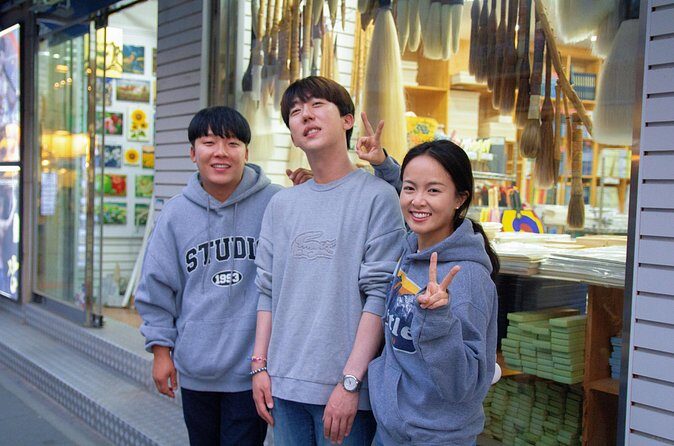 Small Group (7pax) Seoul Tour with Pickup/Dropoff (No Shopping) - Gwangjang Market food culture and Jogyesa’s quick reset