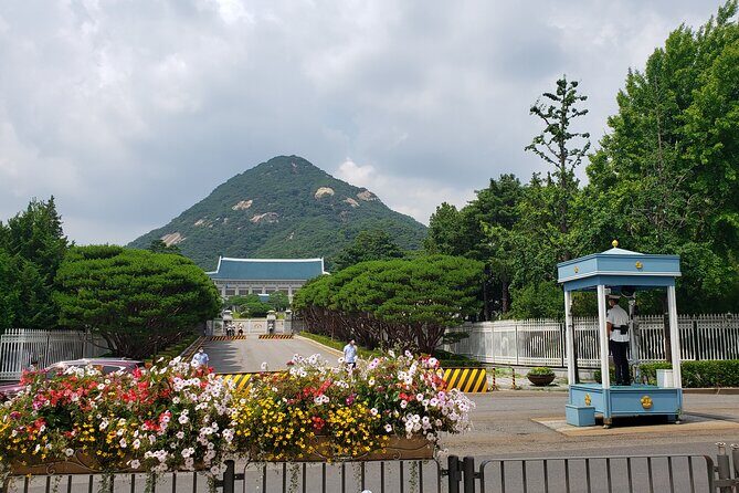 (Small Group) Palace & Seoul Old Town Highlights - Jogyesa Temple: calm, central, and free entry