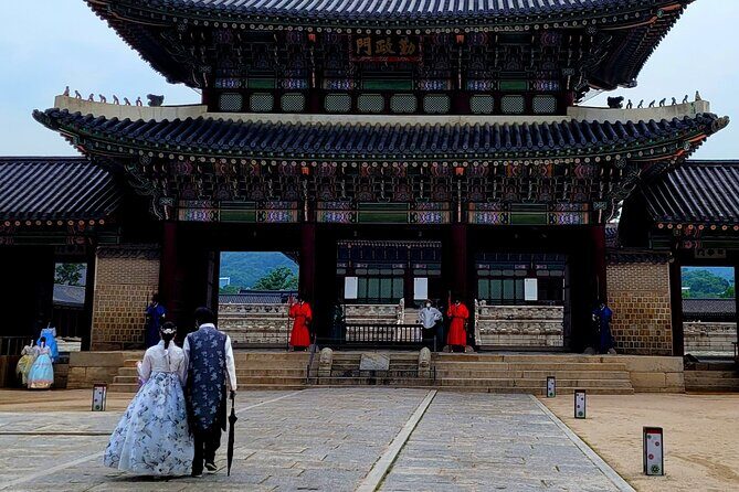 (Small Group) Palace & Seoul Old Town Highlights - Gyeongbokgung Palace: the included ticket moment that matters most