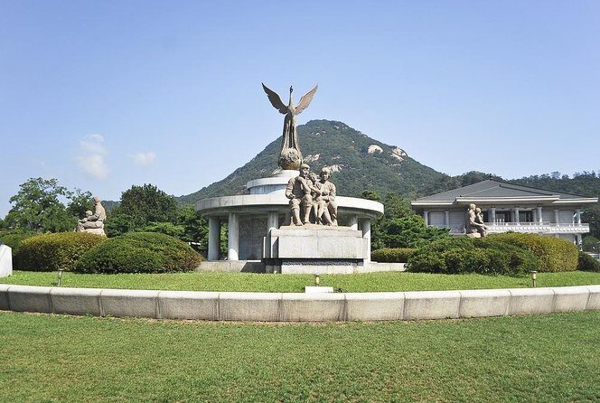 Small-Group Seoul Tour with Gyeongbokgung Palace (hotel pick-up) - Gyeongbokgung Palace: Court Life, Not Just Royal Buildings