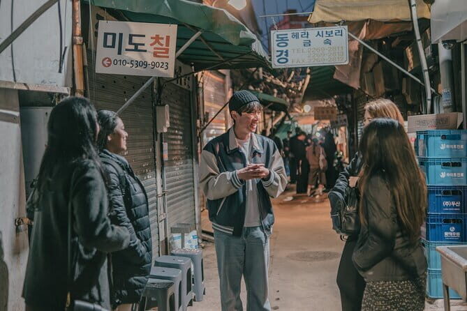 Street photoshoot and Seoul Hidden gem History Walking Tour - Cheonggyecheon Stream and Seun Arcade: Where Seoul’s Past and Present Trade Places