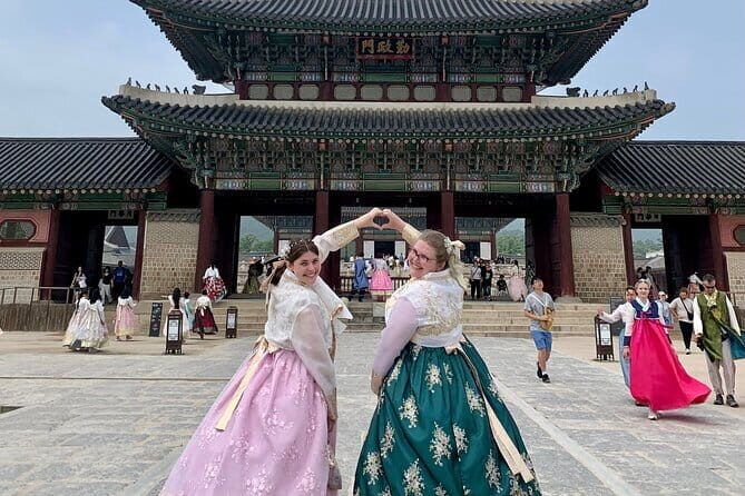 Tour Seoul’s oldest district with a storyteller from Bukchon - Samcheongdong / Bukchon: feng shui, land power, and the rise-and-fall story