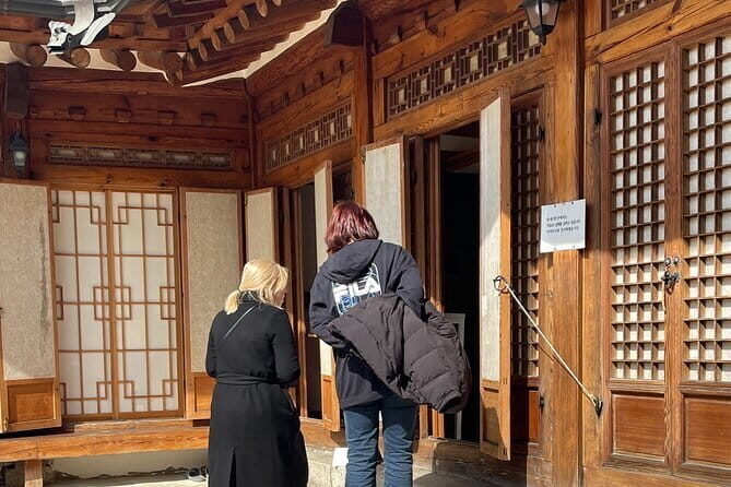Tour Seoul’s oldest district with a storyteller from Bukchon - Cafe Onion Anguk and the hanok architecture clues you’ll start spotting everywhere
