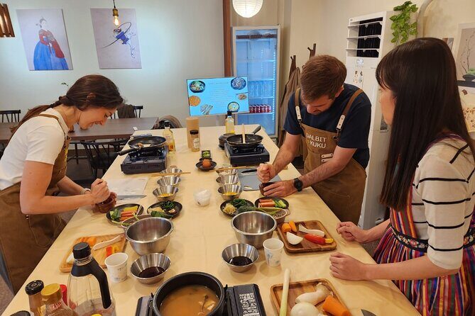 Traditional Korean 6-Dish Cooking Class + Hidden Alley Tour Seoul - Bulgogi and japchae: where flavor and prep come together