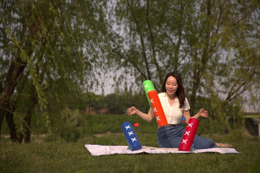 Unique Native Experience : Han River Picnic, Board game, BBQ - Picnic on the Han River: Kimbab, New Friends, and Yutnori