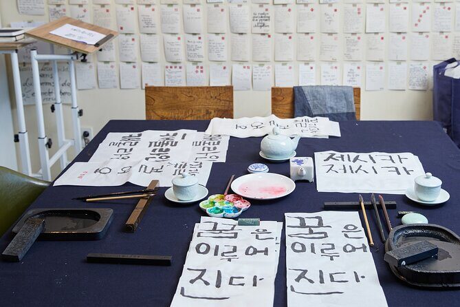 Write a Meaningful Korean Calligraphy Scroll in Insadong - Finding Tongmoongwan: the setting and what happens when you arrive