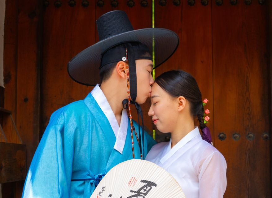 Your Personal Seoul Photographer! - How the posing works: look like you belong, not like you are performing