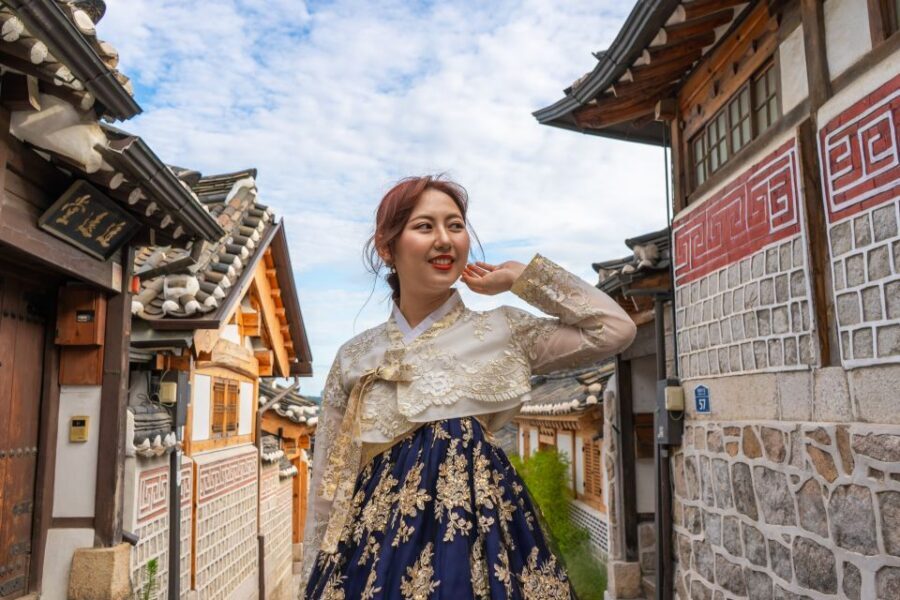 Your Personal Seoul Photographer! - Hanbok option: bring it ready, and use it for better storytelling