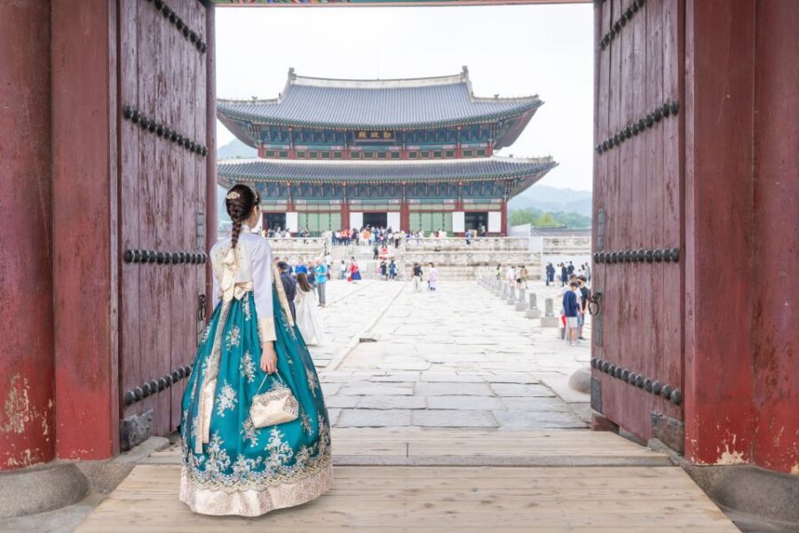 Your Personal Seoul Photographer! - Gyeongbokgung Palace in 40 minutes: the best shots without the chaos